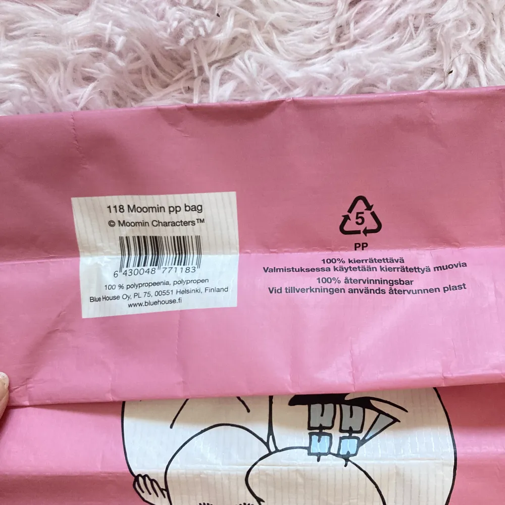 Super fin och gullig rosa Mumin tote som inte använts!♡ Materialet är plastaktigt och vattentåligt!!✨. Väskor.