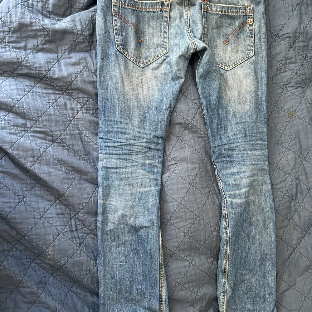 Säljer ett par dondup jeans i modellen lucky, storlek 33. Bra skick skulle jag säga. Inte använda så många gånger. Pris kan diskuteras och skriv om ni undrar något! . Jeans & Byxor.