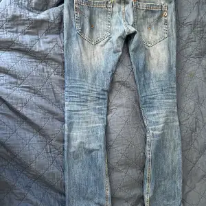 Säljer ett par dondup jeans i modellen lucky, storlek 33. Bra skick skulle jag säga. Inte använda så många gånger. Pris kan diskuteras och skriv om ni undrar något! 