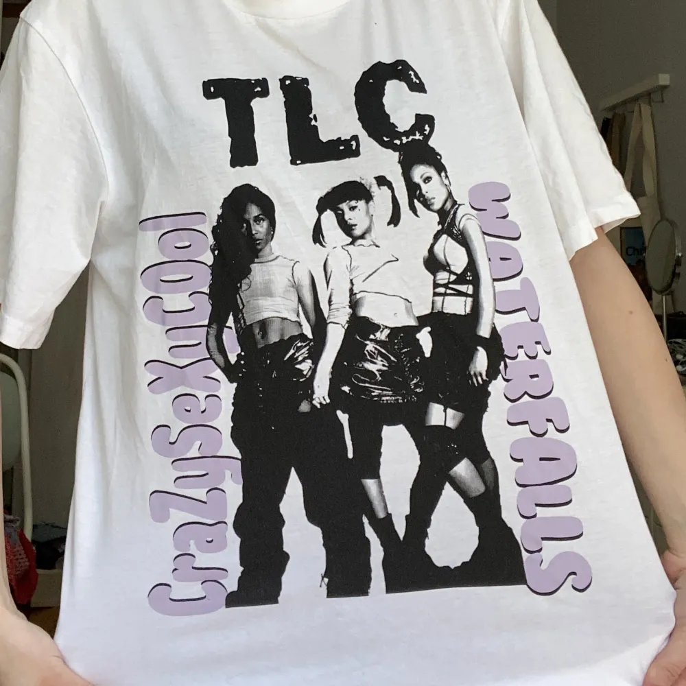 T-shirt med tryck av coola rnb bandet TLC! Inga som helst defekter😁. T-shirts.