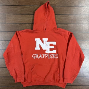 NE Grapplers Hoodie - Snygg vintage Hoodie i storlek L! Bara att skriva om du undrar över något🙏