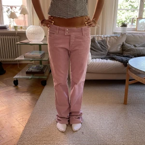 Fina Manchester jeans👏🏻💖 - Såå snygga med fina fickor!! Lowwaist 😁💖