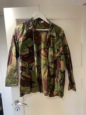Militär mönstrad sommar jacka/skjorta! Pris exklusive frakt 