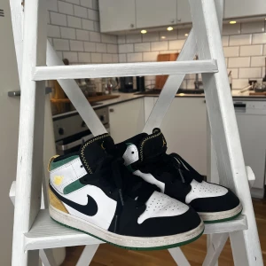 Jordans gula/gröna/vita - Köpta på Zalando, använda men i fint skick.