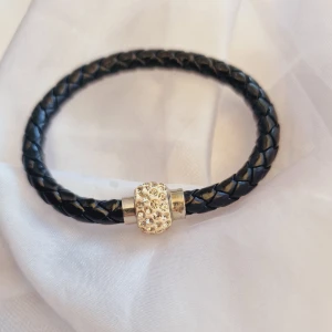 Bracelet - Stainless steel crystal,magnetic black bracelet. 20 cm