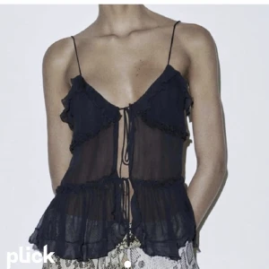 Zara linne - Såå fint linne/topp. Modern & slutsåld. För liten för mig, lapparna kvar 🥰