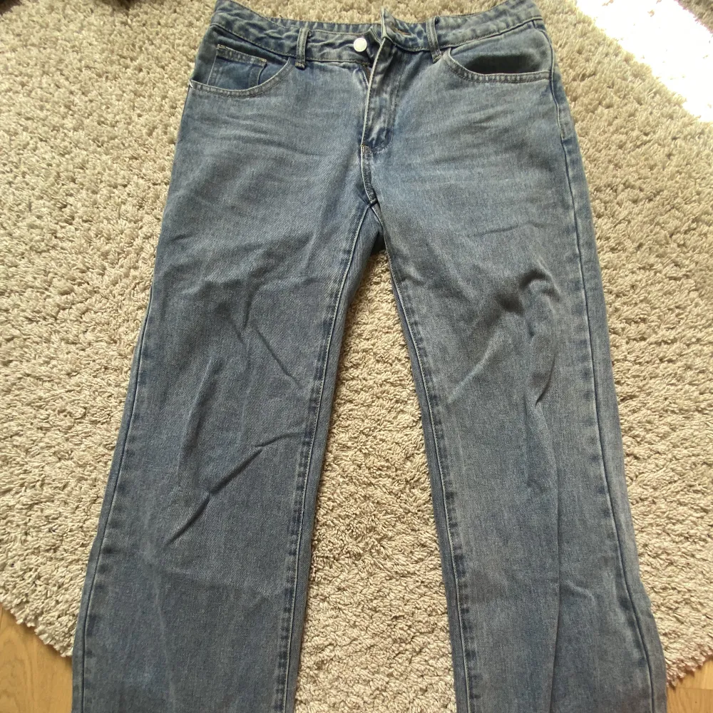 Straight cut jeans. Ljus blå. Jeans & Byxor.