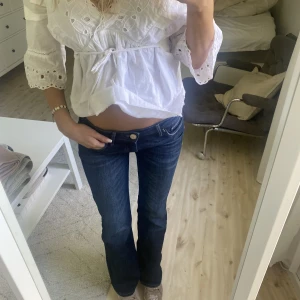 Mavi jeans - Säljer dessa mörkblåa Mavi jeans i modellen Bella, är 169 cm!