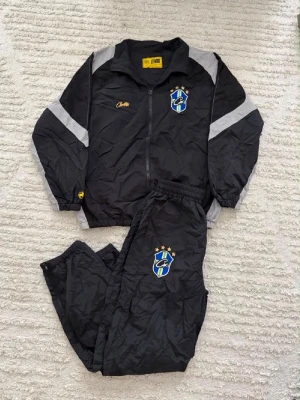 Corteiz brazil black windbreaker tracksuit - Never used, in amazing condition. Ask DM for more questions and follow insta to join our giveaways!