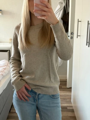 Beige stickad tröja - Beige stickad tröja från VILA, fint skick, kommer bara inte till användning
