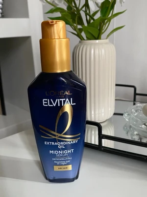 Elvital Extraordinary Oil Midnight Serum - Knappt använd, se bild nummer två hur mycket som är kvar!💕 Ett nattserum för torrt hår