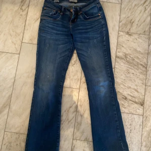 Ltb jeans - Säljer ett par Ltb jeans i modellen valerie, slutsålda på hemsidan❤️Storlek 27x32 och är i jättefint skick då de bara är använda ett fåtal gånger. 