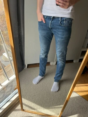 Replay anbass jeans - Hej!| Säljer detta feta paret jeans från Replay!| Modell: Anbass| Mycket gott skick, kontakta mig vid frågor och funderingar!| //Nils