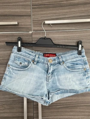 Ljus blå lowwaist jeans - Ljus blå lowwaist jeans,skriv gärna för frågor💕