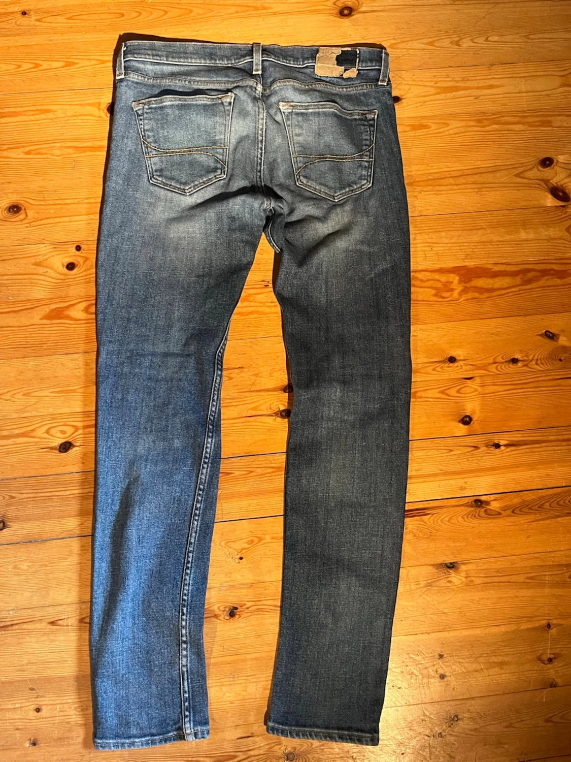 Blåa slim fit jeans från Hollister  - 2