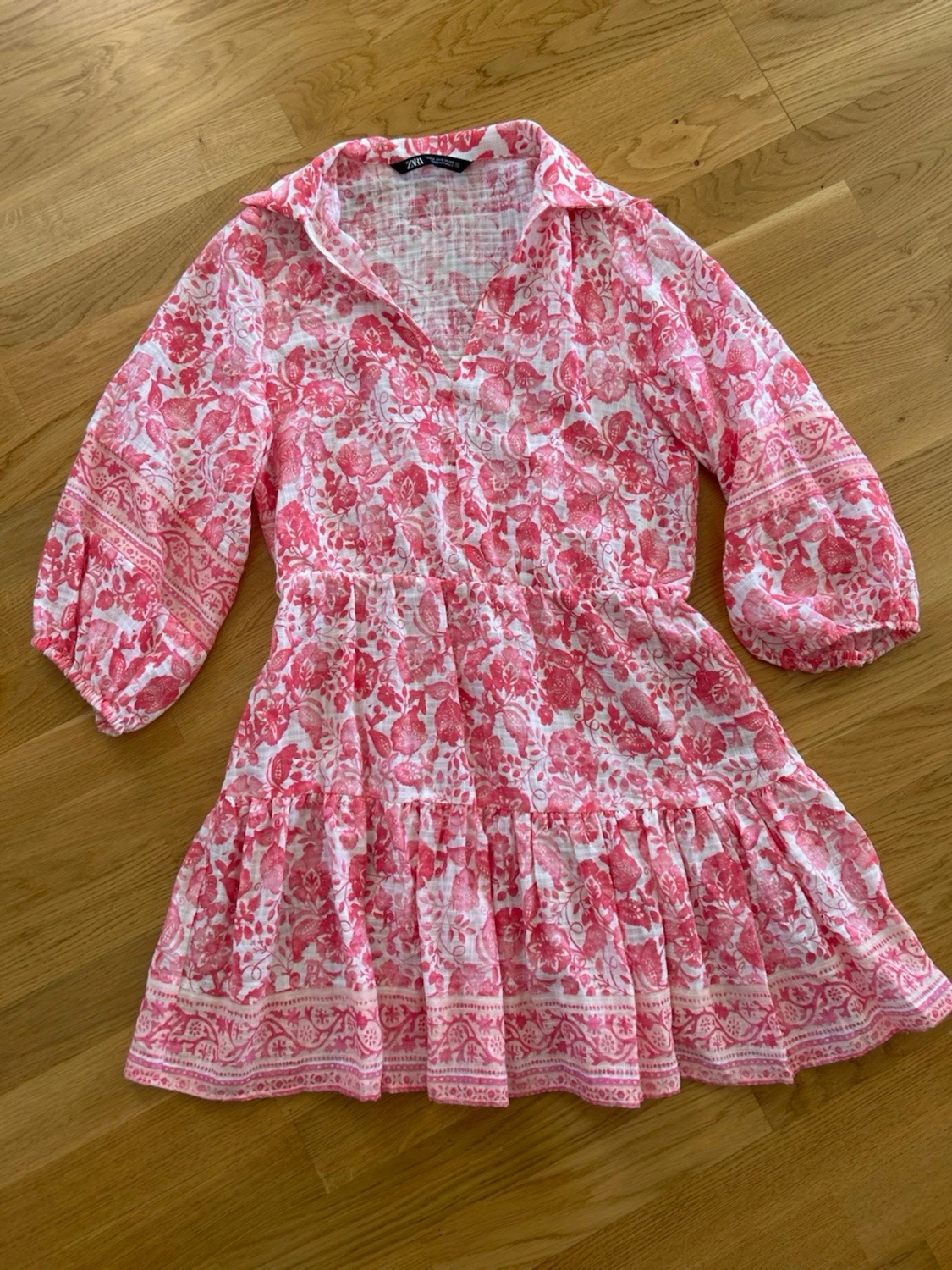  Ny Rosa blommig kortklänning med volang från Zara  - 1