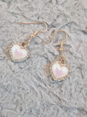 Brand new heart shape earrings  - Beautiful with nice colour, brand new earrings. Never used. Shipping same day if you order during opening Hours of post office 