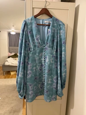 Adoore klänning - Storlek 38, nypris 1495kr