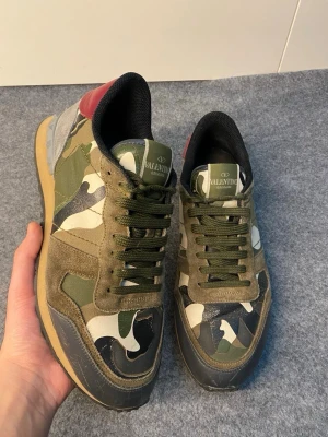Valentino Rockrunners  - Fint skick. Storlek 43. Självklart äkta. Fast pris! 