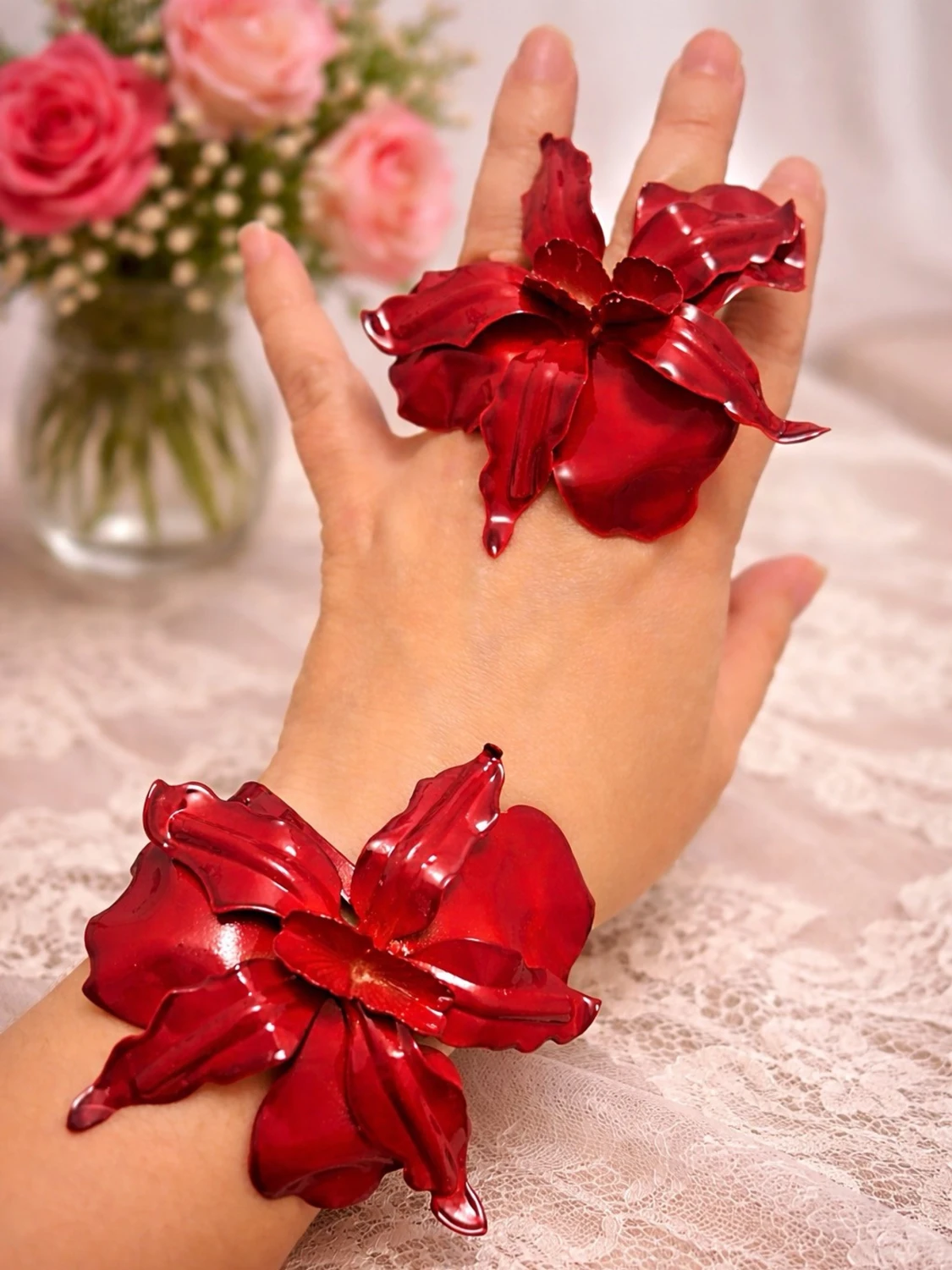 Rött armband med stor blomma - 5