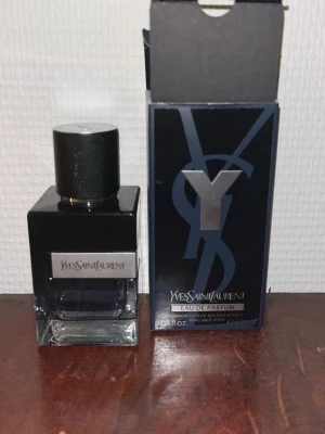 Yves saint Laurent EDP - Perfekt inför sommarn jävligt fräsch. 40-45ml/50