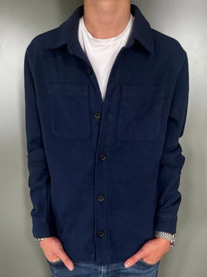 Overshirt - Strl - L | Skick - 10/10 | Nypris - ca 1600kr | Vid minsta lilla fundering är det bara att höra av sig!