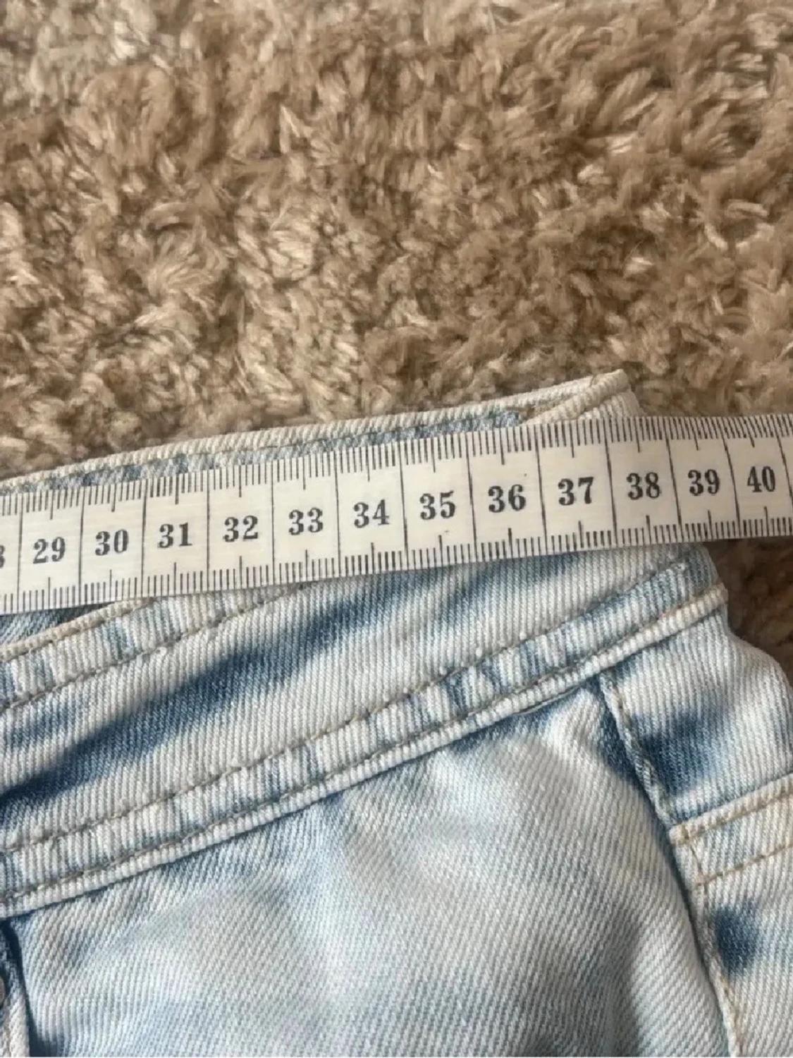Ljusblå jeansshorts med nitar - 3