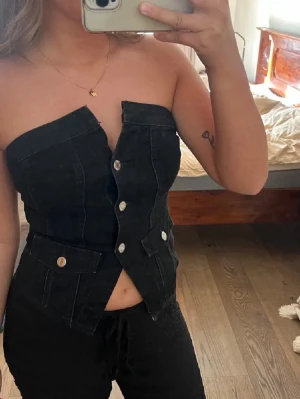 Zara jeans topp - Jeans topp från zara passar storlek S men är i storlek M