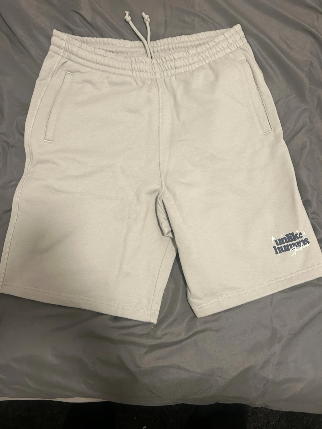 Beige shorts från Limitless Humanz