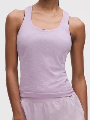 Lululemon tank - Köpte i höstas, använd en gång då jag inte gillar hur den sitter på mig. Inte helt samma färg som första 2 bilderna då den som jag har inte längre finns. (Sista 2 är från en haul så jag kan skicka bättre bilder vid intresse.) nypris 580. Har kvar lapparna så kan också skicka exakt info