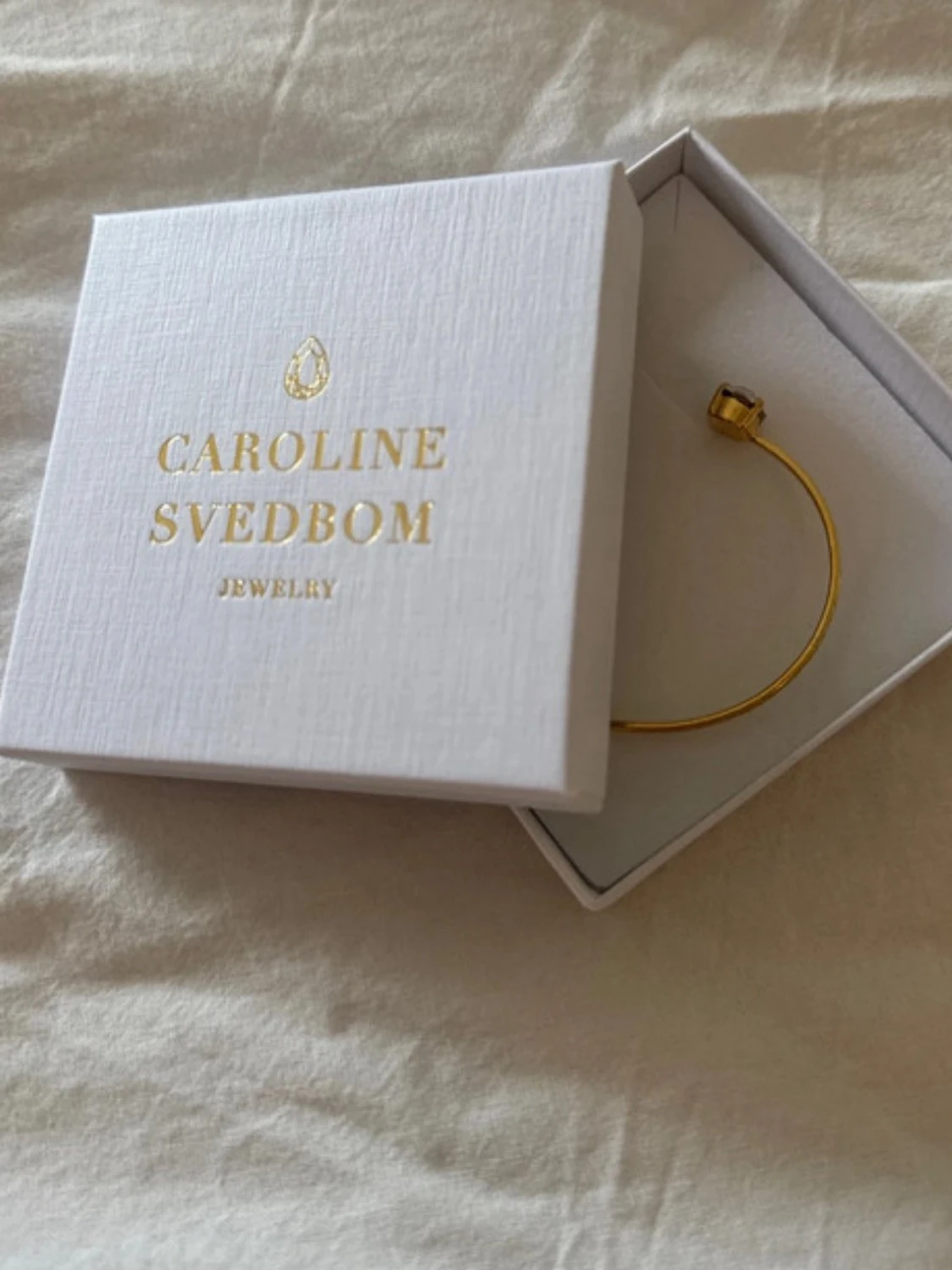 Guldfärgat armband Caroline Svedbom - 1