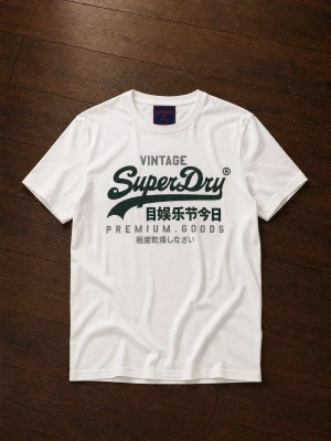 Vit Superdry t-shirt med tryck - Vit t-shirt från Superdry med stort svart tryck framtill och japanska tecken. Storlek L