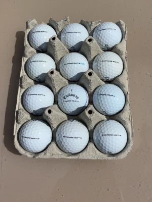 Callaway Chrome soft/tour. 12-pack. A-B klass - Callaway Chrome soft/tour. 12-pack. A-B klass. Här får du ett av de bästa golfbollmodellerna just nu på marknaden till ett riktigt bra pris. 