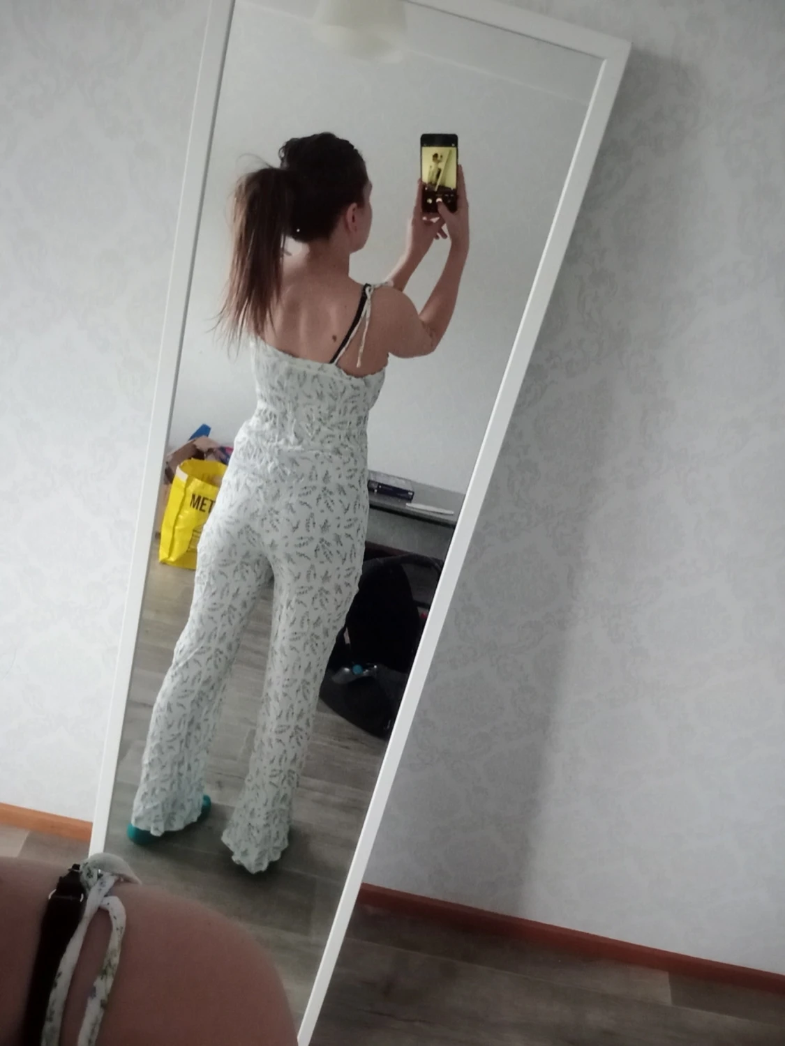 Vit blommig jumpsuit med knytband - 1
