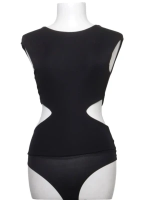 Svart body med cut-outs - Snygg svart body med cut-outs i midjan. Populär body från new Yorker, amisu, fint skick.