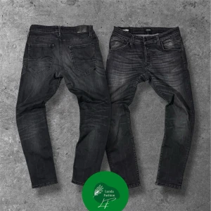 Jack & Jones jeans Slim/Glenn - Säljer dessa svarta jeans från Jack & Jones | W34 L32 | modell: Slim/Glenn | skick: 7/10, lite använt skick som syns på bilderna | Skriv vid frågor, pris kan diskuteras vid snabb affär 🤝