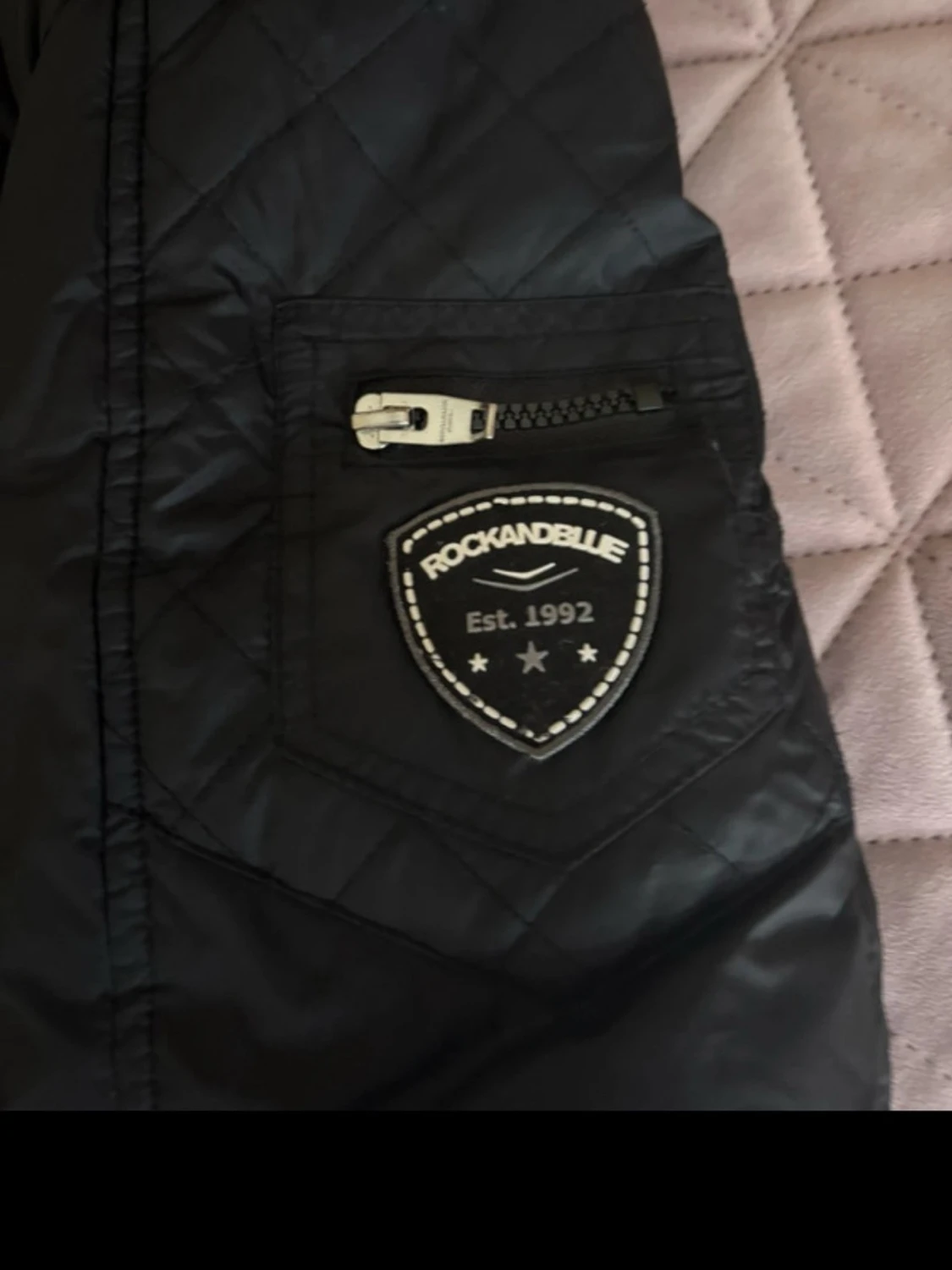 Svart dunjacka med päls från Rockandblue - 2