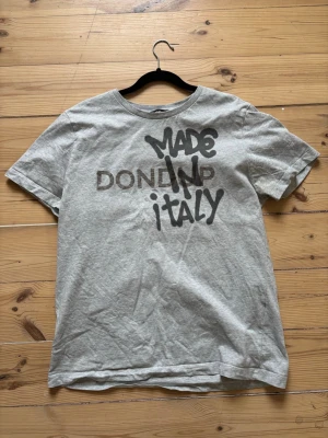 Grå t-shirt från Dondup - Snygg grå t-shirt från Dondup pris kan diskuteras nypris 1200+