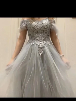 Bal klänning  - Jätte fin balklänning  Kan användas även på fester 