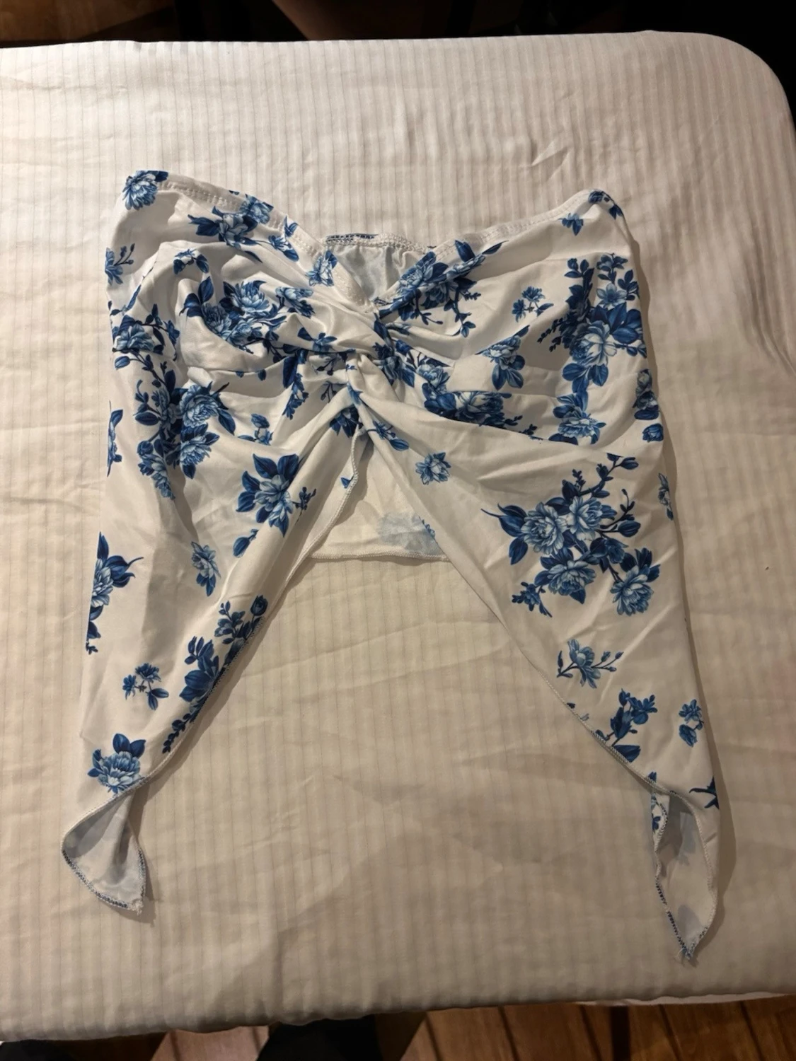 Vit och blå blommig bandeau topp
