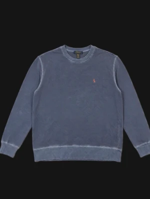 Blå sweatshirt från Polo Ralph Lauren - Säljer en blå sweatshirt från Polo Ralph Lauren med rund halsringning och långa ärmar. Tröjan har vita kontrastsömmar och den klassiska röda logotypen broderad på bröstet. Storlek 18-20 men samma sak som xs men fungerar även som S