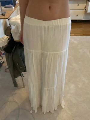 Vit kjol - En söt kjol som är helt oanvänd! Står s men är som en s/xs 💓💓