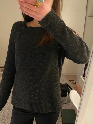 Stickad tröja  - Fin stickad tröja från Vero Moda men köptes på vinted 💗