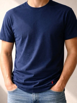 Ralph Lauren T-shirt - Ralph Lauren T-shirt för män. Storlek: Storlek L men passar även M. Skick: Bra skick, inga skador. Enkel och simpel T-shirt som passar bra till alla tillfällen. Hör av dig vid intresse/frågor. PRIS KAN DISKUTERAS!