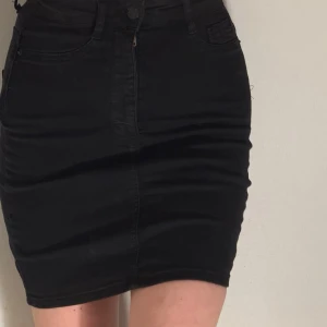 Jeanskjol - Aldrig använd, bara testad. 