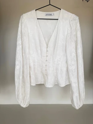  Adoore blus - Adoore blus använd enstaka gånger i jättefint skick