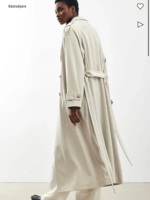 Nakd kappa - Nakd kappa / trench coat. Oanvänt 