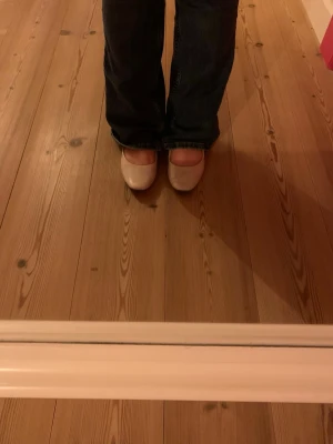 Ballerinaskor - Beige ballerinaskor som jag säljer då de tyvärr inte passar mig längre. 