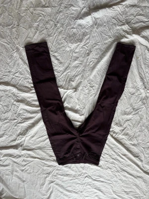 Levis 511 - Levis 511 i grymt skick. Storlek 31/32! Svart färg som passar utmärkt för olika tillfällen. Tveka inte på att höra av er. 