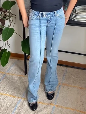 låg midjade jeans - Jeans från lager 157, de kommer ej till användning därav säljer jag. 